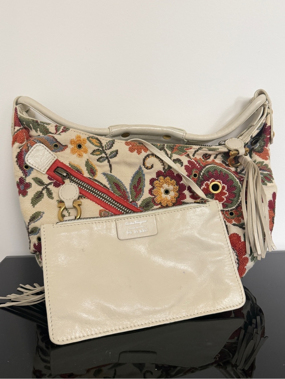 Salvatore Ferragamo Cream Floral Embroidered Shoulder Bag with Red Zip - Picture 4 of 10